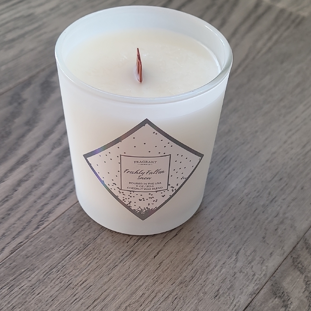 Fragrant Jewels White Candle with Wooden Wick